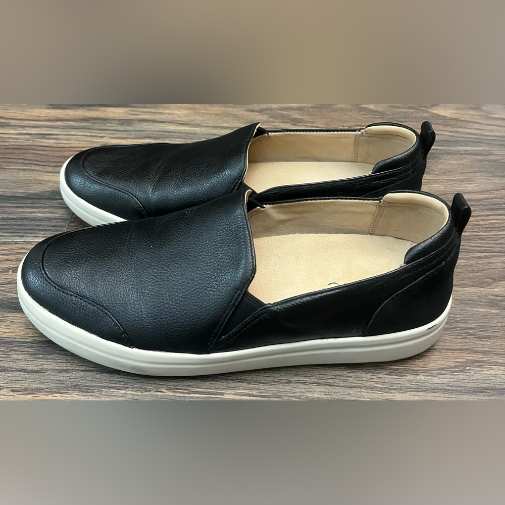 Vionic Black Leather Women's Loafers